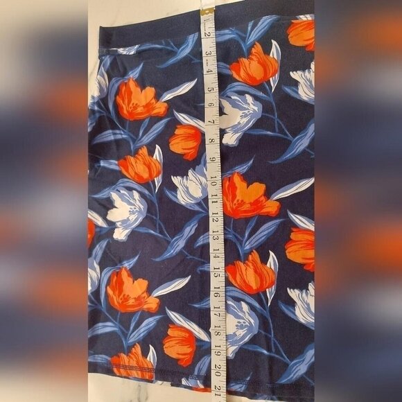 Old Navy Floral Print Pencil Skirt Office to Brunch Outfit Essential Preppy - Picture 4 of 8